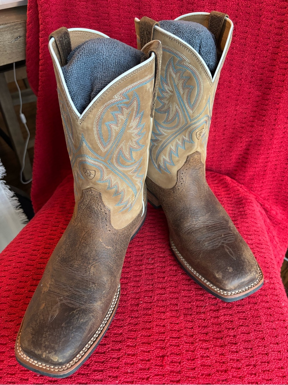 Ariat Brown and Tan Leather Western Cowboy Boots are with Embroidered Shaft